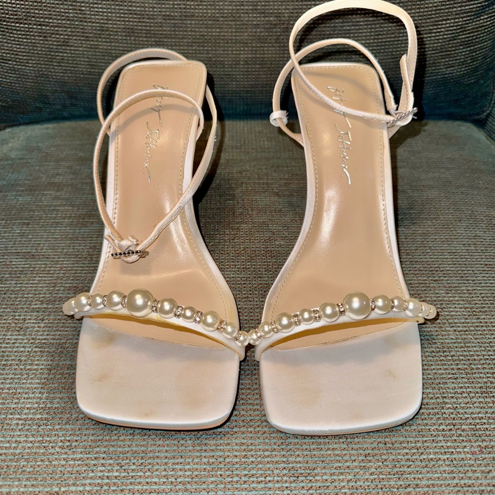 Betsey Johnson SB-Jacy Pearl Heel - Ivory - Bridal / Wedding shoe - Size 9